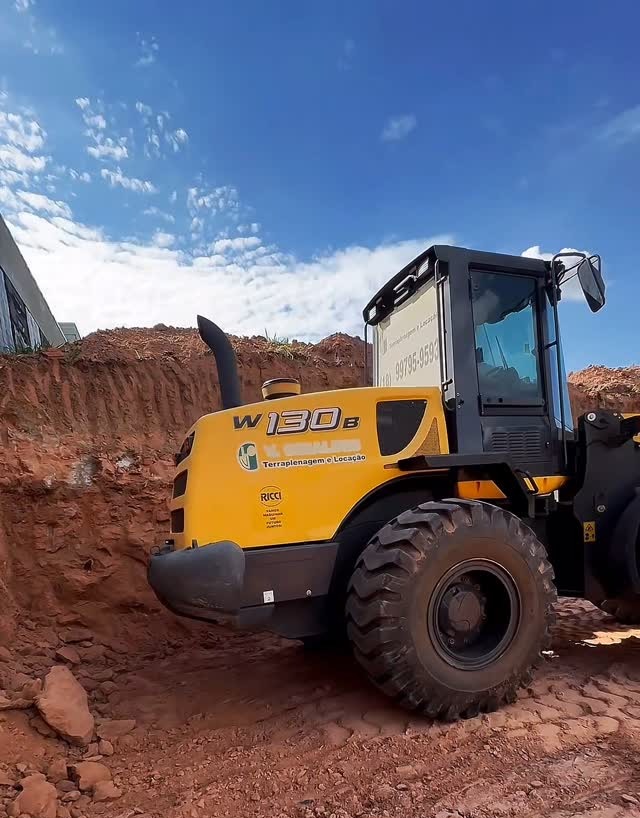 Pá carregadeira New Holland da frota da VGiraldes